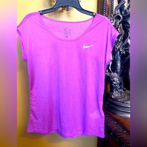 Nike Dry Fit Sleeveless Mussels T-Shirt in Magenta